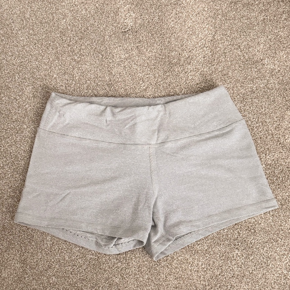 Born Primitive Light Gray women’s CrossFit small Athletic 3” Shorts